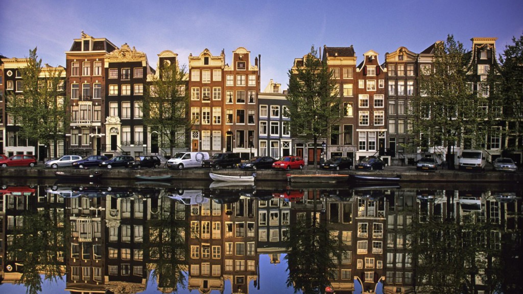 1920x1080_reflections_in_a_canal_in_amsterdam