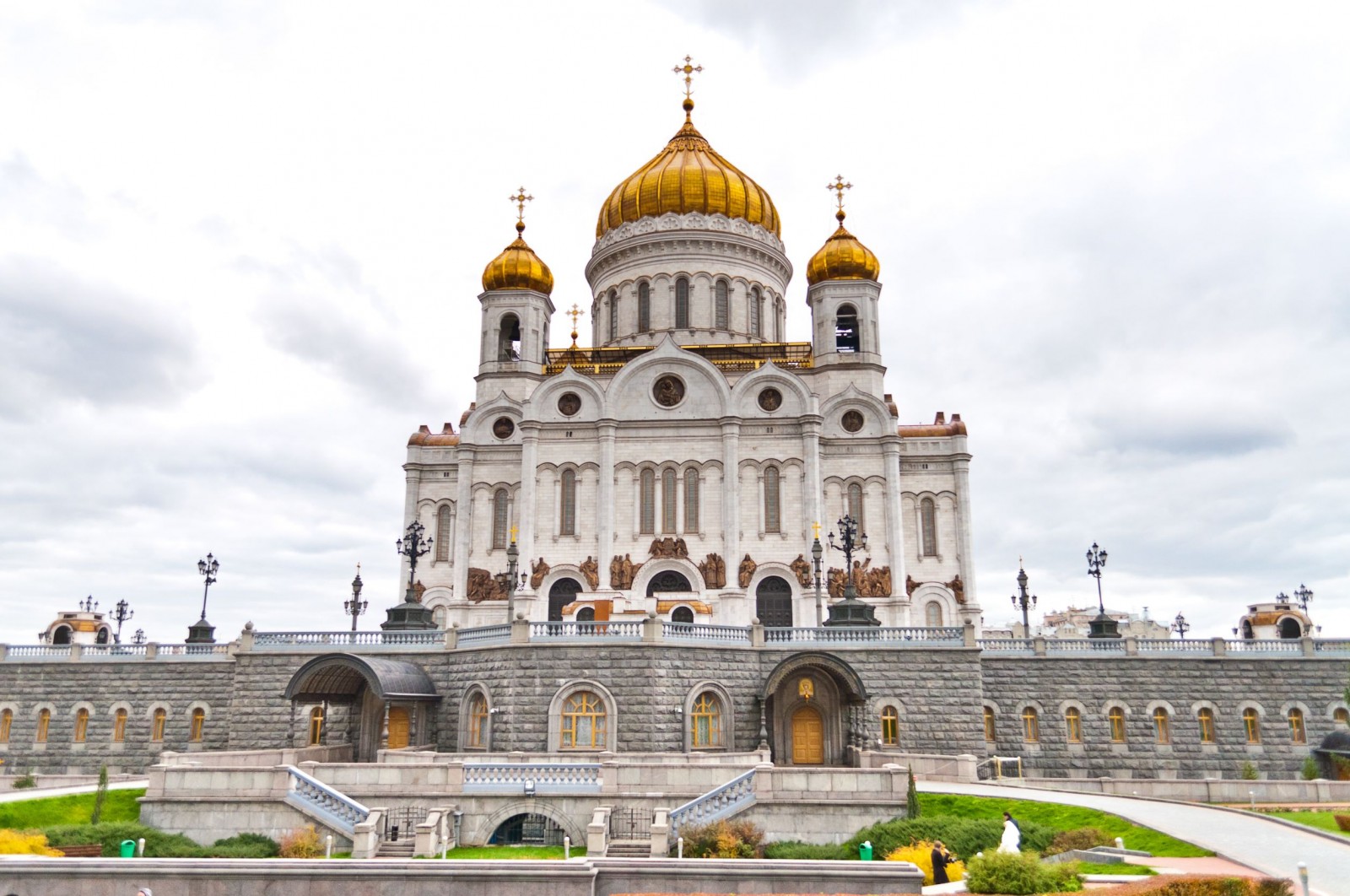 Church-in-the-autumn-weather-in-Tallinn-Estonia_tangka-du-lich-phap-chau-au