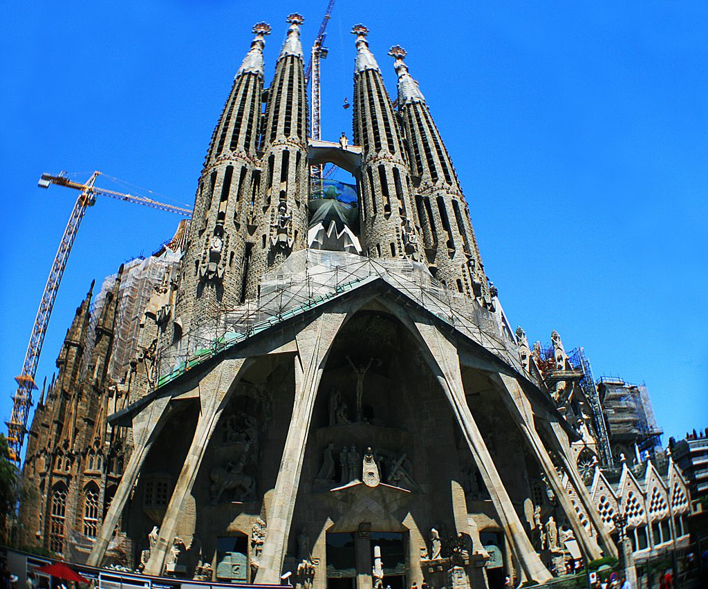 dulichphap-20-dia-danh-chau-au-catedral-barcelona